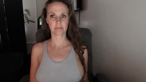 Snapshot of love_on_ chatting on November 2025 09:57:02 PM LoVe On online show from November 2025 09:57:02 PM