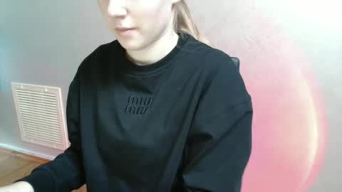 Vivian online show from December 2025 12:10:01 PM