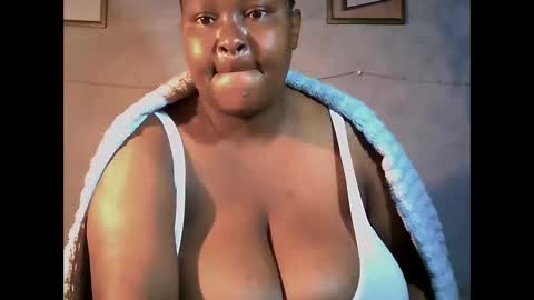 Snapshot of lovebesty chatting on June 2026 05:38:01 AM lovebesty online show from June 2026 05:38:01 AM