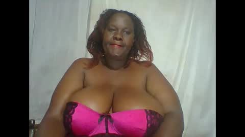 Lynn online show from November 2025 01:40:01 AM