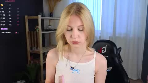 Snapshot of lovedrope chatting on September 2025 09:11:02 AM God like girl Ann online show from September 2025 09:11:02 AM