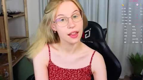 Snapshot of lovedrope chatting on October 2025 04:41:01 PM God like girl Ann online show from October 2025 04:41:01 PM