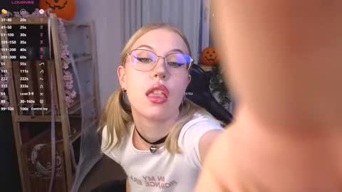 Snapshot of lovedrope chatting on November 2025 05:59:01 PM God like girl Ann online show from November 2025 05:59:01 PM