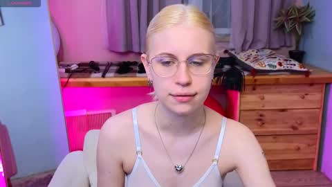 Snapshot of lovedrope chatting on November 2025 05:31:01 PM God like girl Ann online show from November 2025 05:31:01 PM