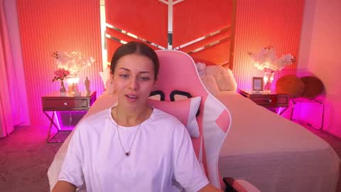 Snapshot of loveedove chatting on April 2026 02:11:02 PM loveedove online show from April 2026 02:11:02 PM