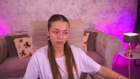 Snapshot of loveedove chatting on April 2026 06:18:01 AM loveedove online show from April 2026 06:18:01 AM