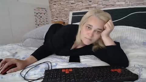 Snapshot of loveheaven4u chatting on April 2026 01:20:01 PM heaven online show from April 2026 01:20:01 PM