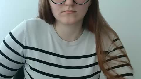 Snapshot of lovelily444 chatting on November 2025 07:47:01 AM Lily online show from November 2025 07:47:01 AM