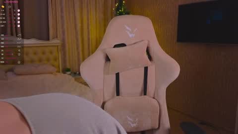 Laura online show from December 2024 01:28:02 PM