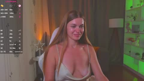 Snapshot of lovellalipss chatting on July 2026 04:39:33 PM Laura online show from July 2026 04:39:33 PM