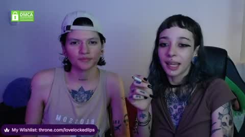 Snapshot of lovelockedlips chatting on April 2026 06:58:01 AM Alex Violet online show from April 2026 06:58:01 AM