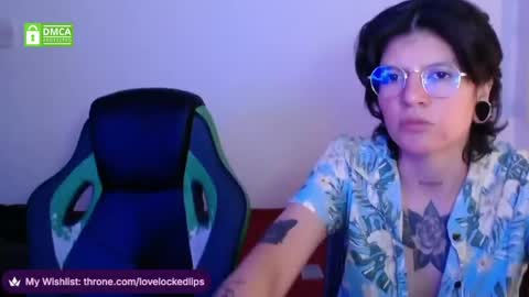 Snapshot of lovelockedlips chatting on April 2026 05:36:02 AM Alex Violet online show from April 2026 05:36:02 AM