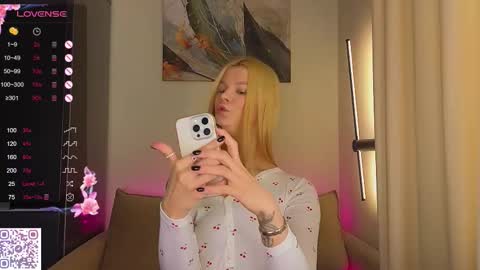 Snapshot of lovely_babyy chatting on February 2026 03:35:01 AM Jenny online show from February 2026 03:35:01 AM