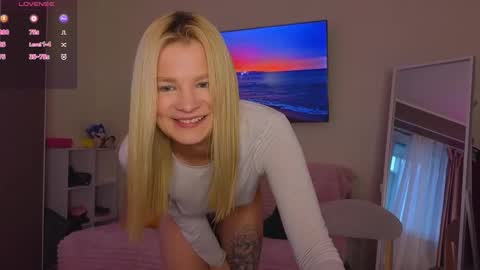 Snapshot of lovely_babyy chatting on April 2026 07:45:01 AM Jenny online show from April 2026 07:45:01 AM