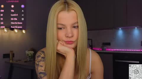 Snapshot of lovely_babyy chatting on May 2026 03:35:02 AM Jenny online show from May 2026 03:35:02 AM