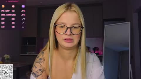Snapshot of lovely_babyy chatting on May 2026 04:41:02 AM Jenny online show from May 2026 04:41:02 AM