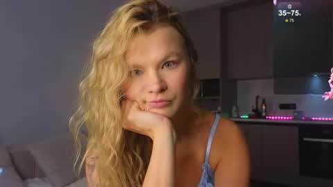 Snapshot of lovely_babyy chatting on July 2026 11:01:02 AM Jenny online show from July 2026 11:01:02 AM