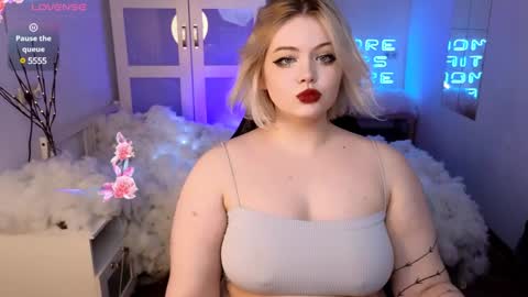 lovely_leilla online show from December 2024 01:01:02 AM