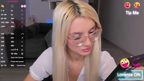 lovelybianca_ online show from October 2025 07:27:01 PM