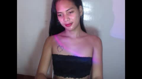 Snapshot of lovelycarmilla chatting on October 2025 03:18:01 AM Carnilla online show from October 2025 03:18:01 AM