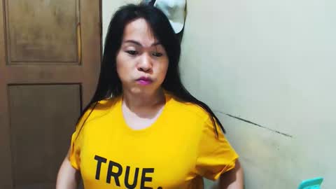 Snapshot of lovelykimts32 chatting on September 2025 09:23:02 AM lovelykimts32 online show from September 2025 09:23:02 AM