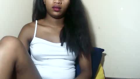 lovelylarra online show from November 2025 07:51:02 PM