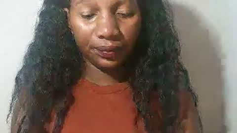 lovelylarra online show from February 2026 10:00:01 PM