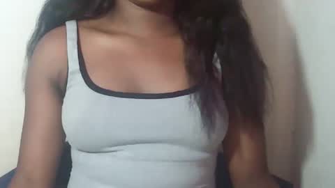 lovelylarra online show from March 2026 12:11:01 PM