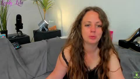 Snapshot of lovelylola_fr chatting on July 2026 02:05:17 AM Lola online show from July 2026 02:05:17 AM