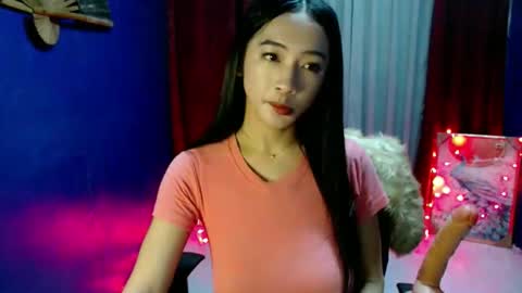 lovelypetite143 online show from May 2026 03:17:01 PM