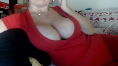 lovelywoman22 online show from December 2024 04:04:01 PM