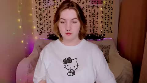 Julia  online show from December 2025 06:53:01 AM