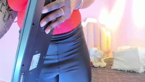 Snapshot of lovequeen02 chatting on November 2025 11:54:01 AM L O V E online show from November 2025 11:54:01 AM