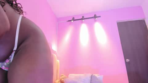 Snapshot of lovequeen02 chatting on November 2025 01:44:02 PM L O V E online show from November 2025 01:44:02 PM