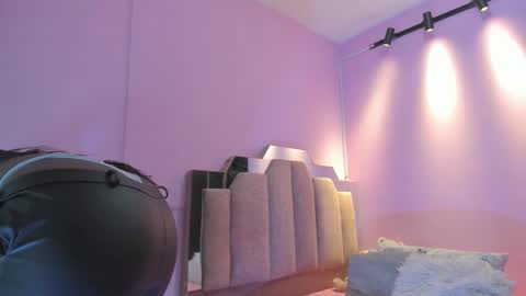 Snapshot of lovequeen02 chatting on December 2025 11:59:01 AM L O V E online show from December 2025 11:59:01 AM