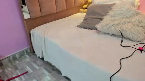 Snapshot of lovequeen02 chatting on December 2025 11:52:02 AM L O V E online show from December 2025 11:52:02 AM