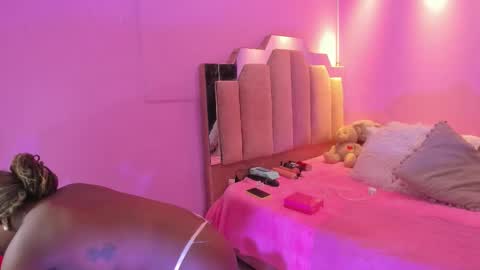 L O V E  online show from January 2026 12:10:01 PM