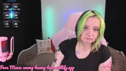 Snapshot of lover_emmy chatting on December 2025 07:01:02 PM Emmy online show from December 2025 07:01:02 PM