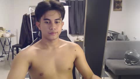 Snapshot of loverboyph04 chatting on September 2025 11:44:01 AM loverboyph04 online show from September 2025 11:44:01 AM