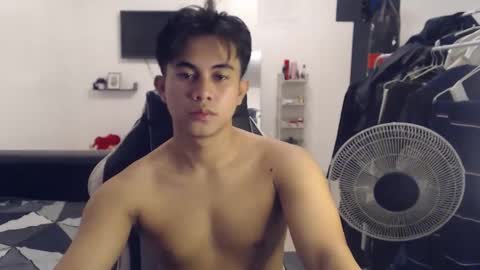 Snapshot of loverboyph04 chatting on October 2025 06:54:01 AM loverboyph04 online show from October 2025 06:54:01 AM