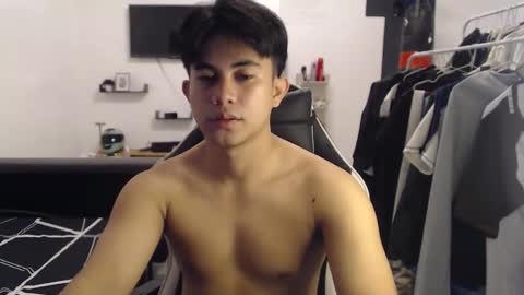 Snapshot of loverboyph04 chatting on October 2025 05:05:01 AM loverboyph04 online show from October 2025 05:05:01 AM