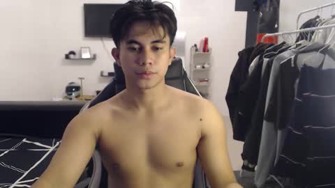 Snapshot of loverboyph04 chatting on October 2025 02:53:02 AM loverboyph04 online show from October 2025 02:53:02 AM