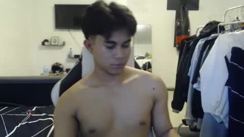 Snapshot of loverboyph04 chatting on November 2025 05:50:02 AM loverboyph04 online show from November 2025 05:50:02 AM