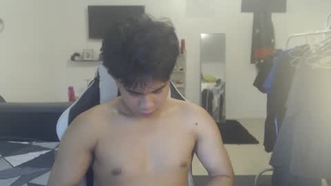 Snapshot of loverboyph04 chatting on November 2025 01:30:02 AM loverboyph04 online show from November 2025 01:30:02 AM