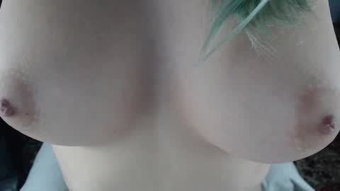 Snapshot of lovers613228 chatting on December 2024 02:52:01 AM lovers613228 online show from December 2024 02:52:01 AM