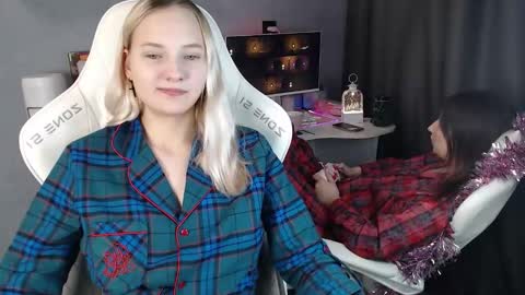 Snapshot of lovers613228 chatting on December 2025 10:46:02 AM lovers613228 online show from December 2025 10:46:02 AM