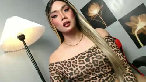 Snapshot of lovers_moon22 chatting on November 2025 12:15:02 PM lovers moon22 online show from November 2025 12:15:02 PM