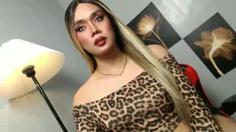 Snapshot of lovers_moon22 chatting on December 2025 12:32:02 PM lovers moon22 online show from December 2025 12:32:02 PM