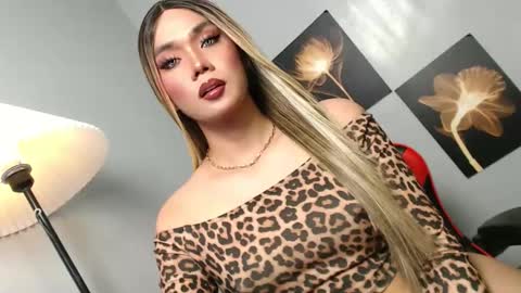 Snapshot of lovers_moon22 chatting on December 2025 11:52:02 AM lovers moon22 online show from December 2025 11:52:02 AM