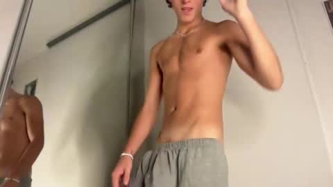 Snapshot of loves_leo chatting on March 2026 04:56:01 AM Leo Loves online show from March 2026 04:56:01 AM